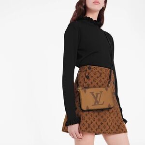 Louis Vuitton Double Zip Pochette Reverse Monogram EUC